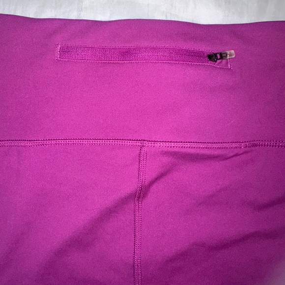 NWOT Women’s Size Medium Reebok Running/Bike Workout Shorts - Picture 3 of 8